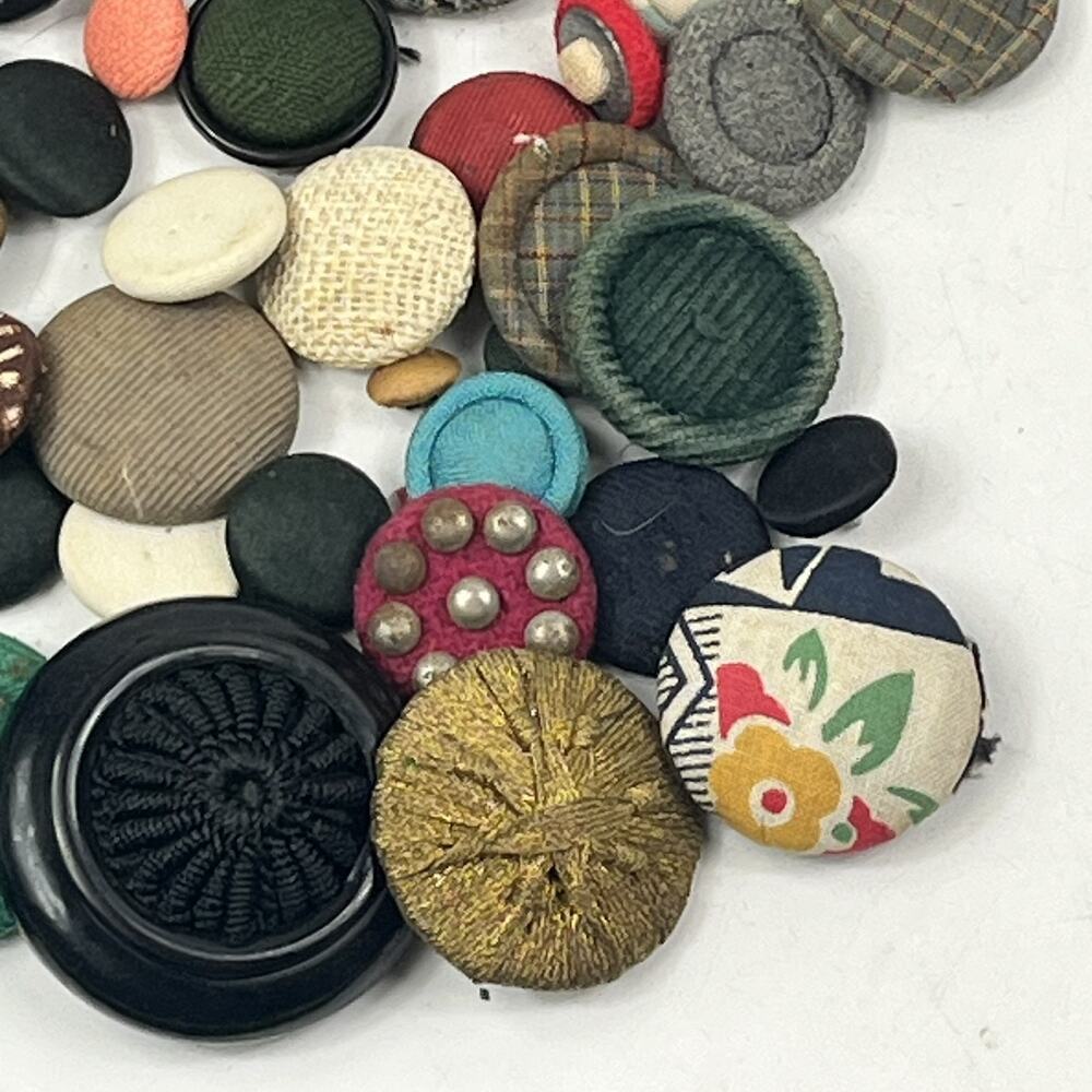 Vintage Button Lot Mixed Assorted Fabric Covered Studded Sewing Crafts 4.2 oz - Picture 4 of 6